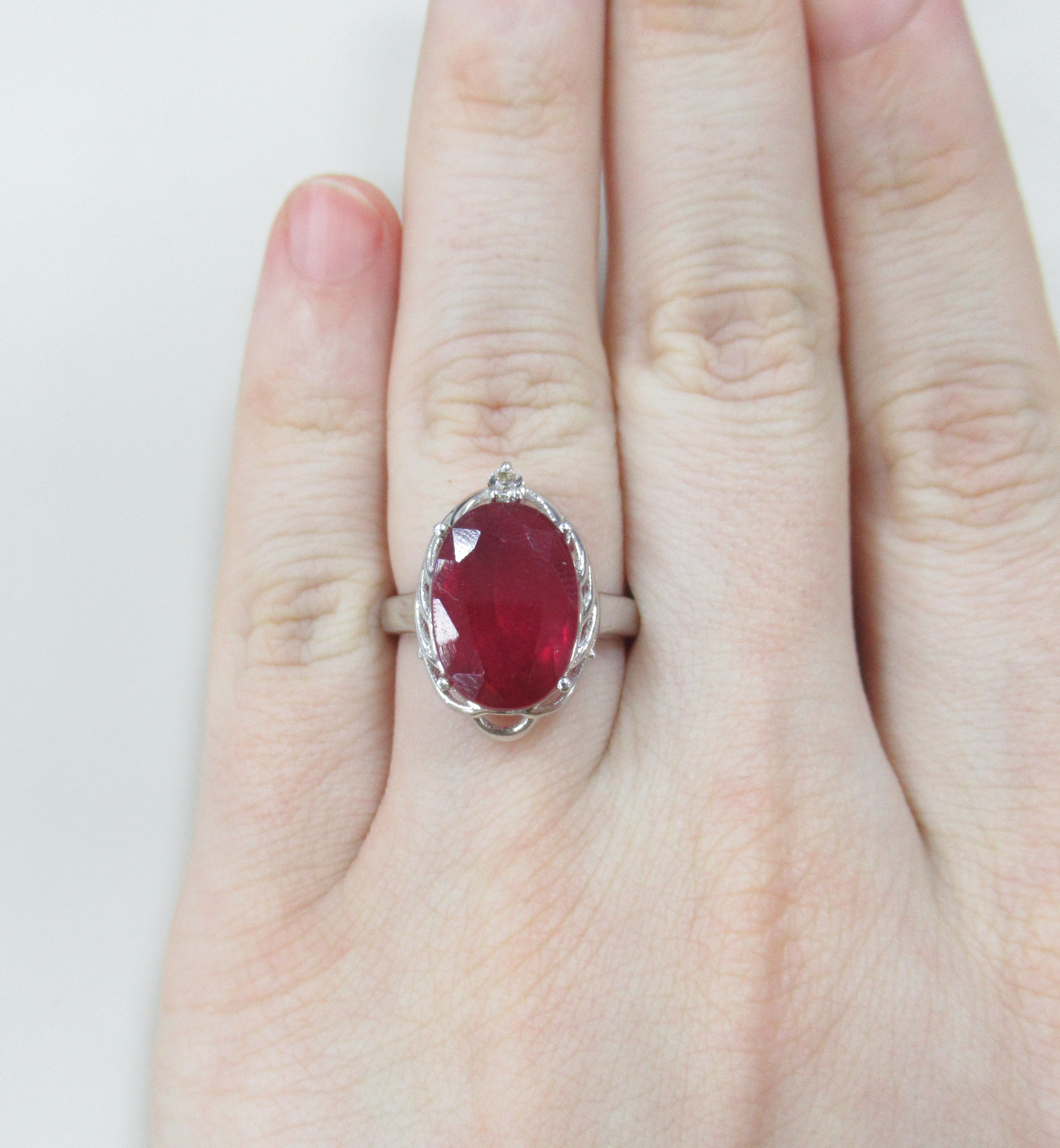 Серебряное кольцо с рубином